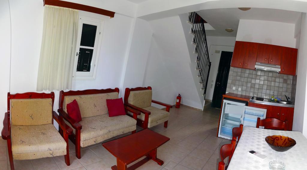 Stavros  Iriana Village Inn חדר תמונה
