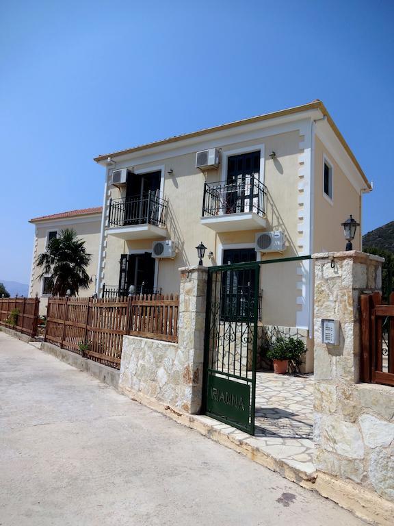 Stavros  Iriana Village Inn חדר תמונה