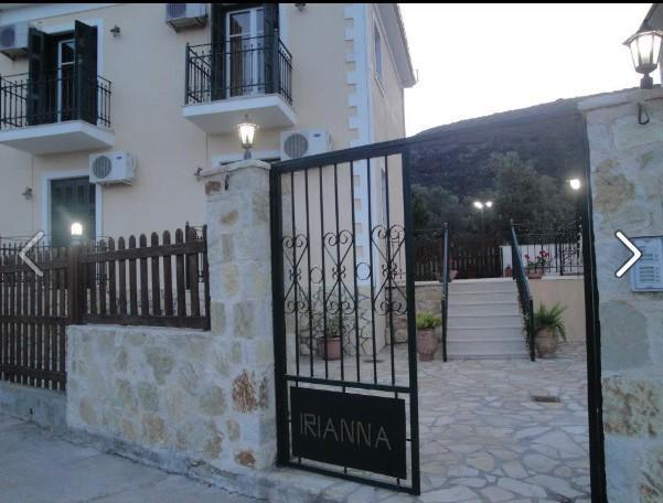 Stavros  Iriana Village Inn חדר תמונה